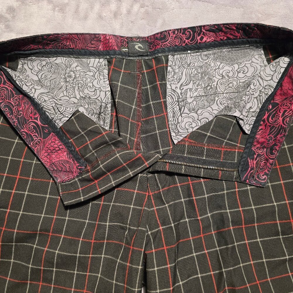 RIP CURL mens shorts size 34 with accents